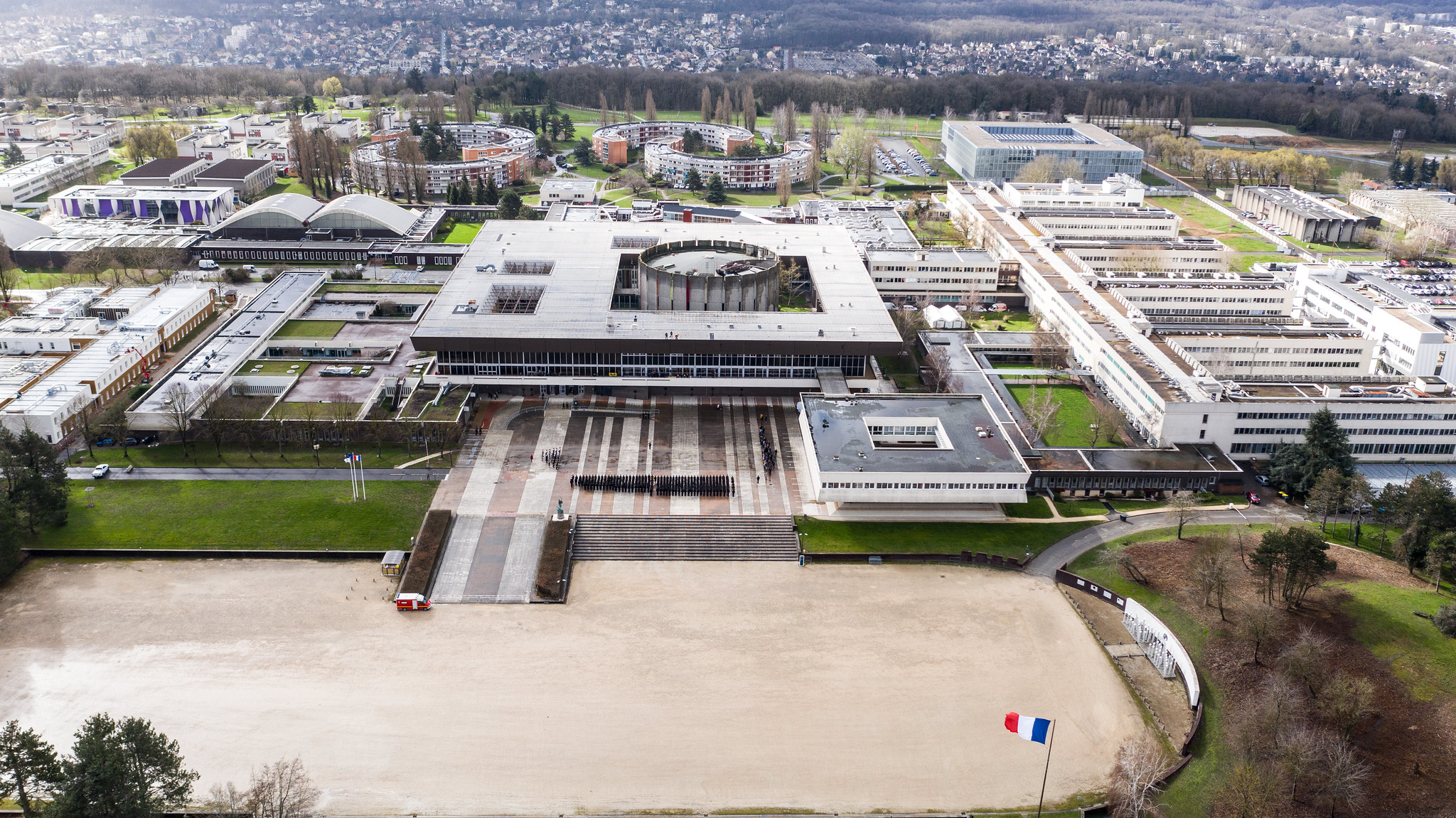 Organisation administrative - École polytechnique, école d'ingénieur